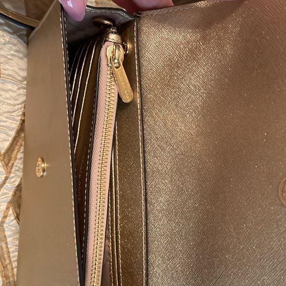 Michael Kors Gold Small Cross Body Handbag With Removable Wallet - Picture 5 of 6